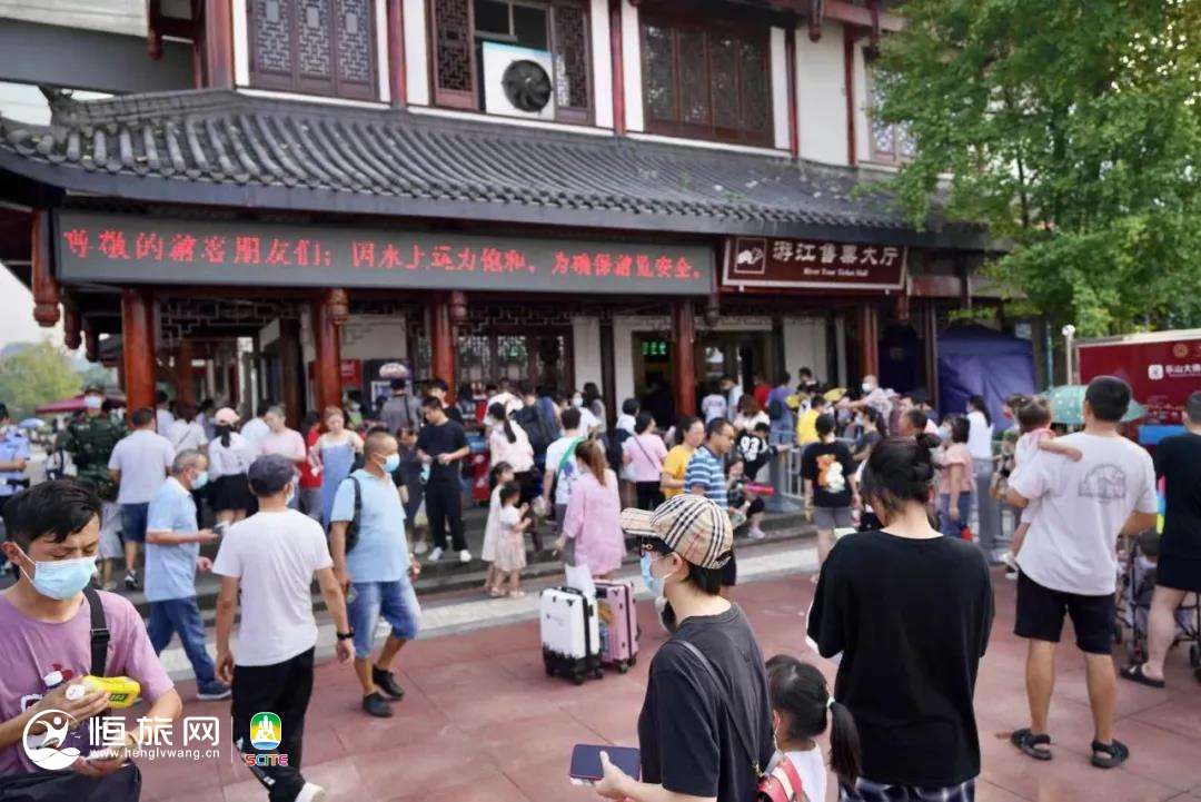 0029AknYgy1gv041904aij63402c0u0z02.jpg 图片