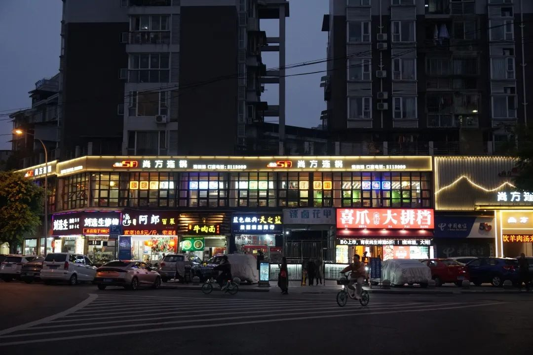 宝马街，越夜越迷人！