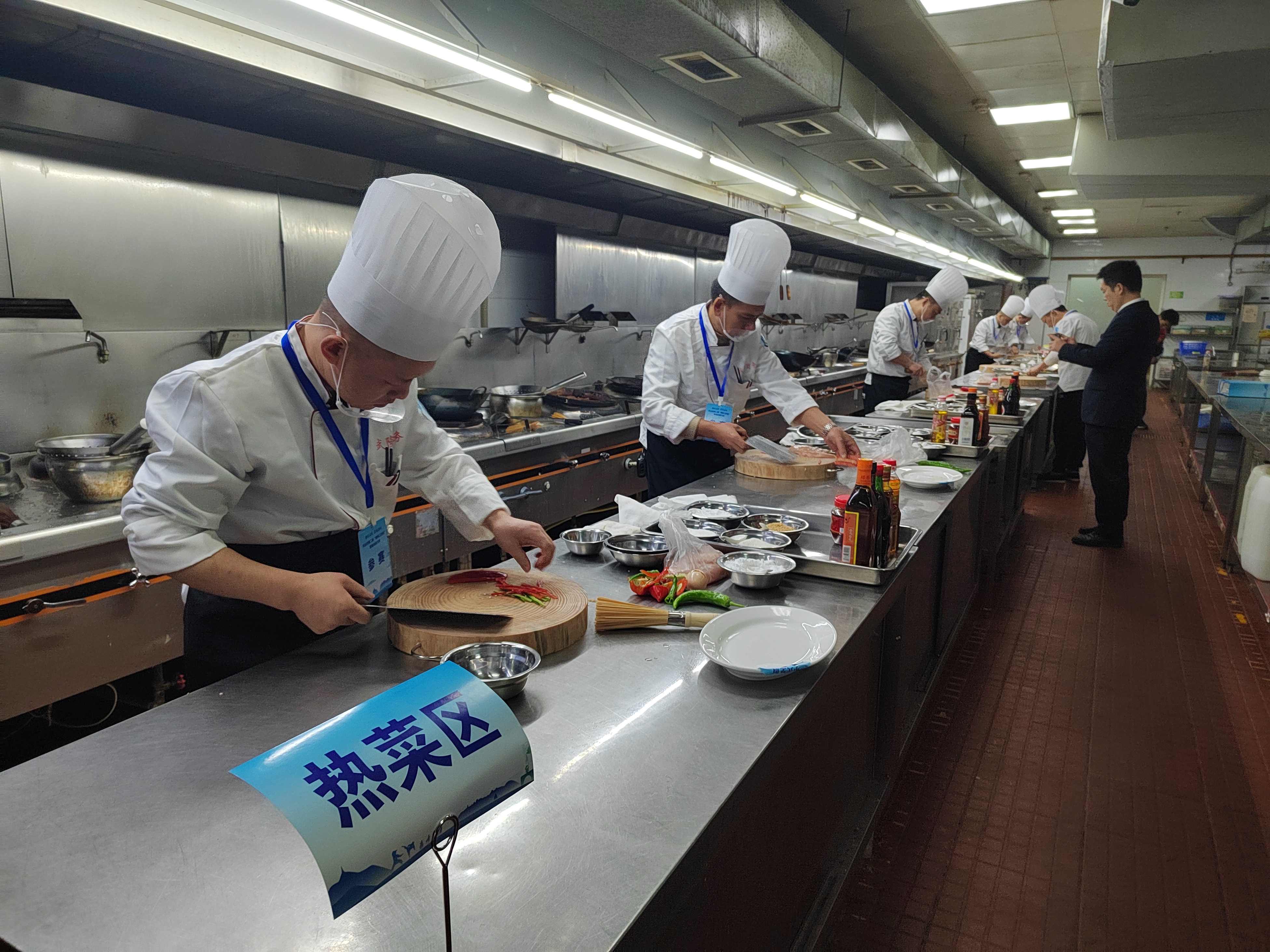 首次邀请市外队伍参赛，乐、渝选手角逐第二届“嘉州工匠杯”职业技能大赛桂冠