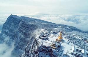 沉浸式玩雪 + 暖心温泉！峨眉山冰雪季，人少景美性价比拉满