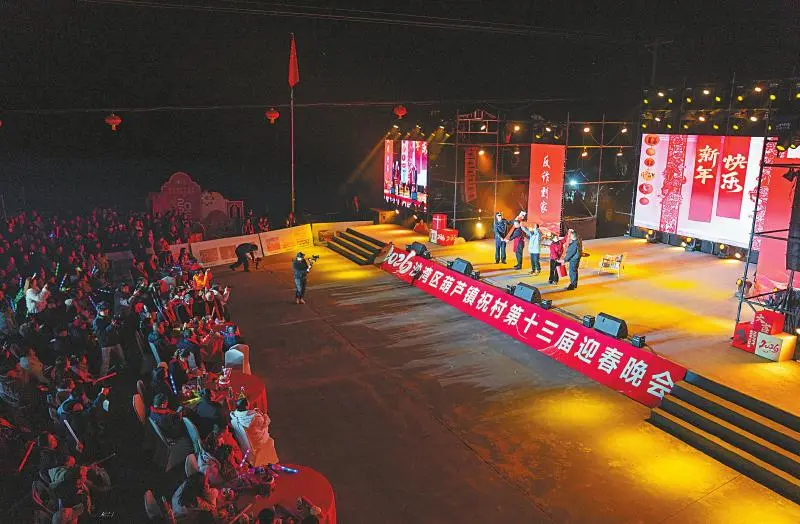 一台 “村晚” 聚乡情，今天《四川日报》头版这样关注乐山→