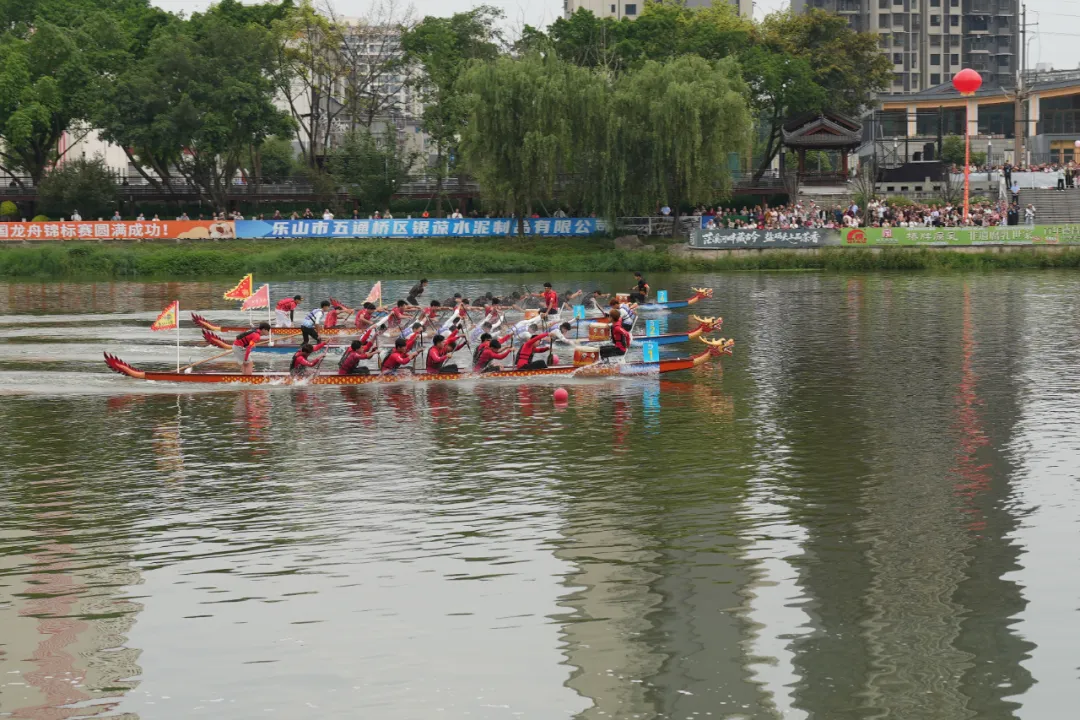 “水上F1”狂飙“小西湖”！2026年全国龙舟锦标赛在五通桥区开赛